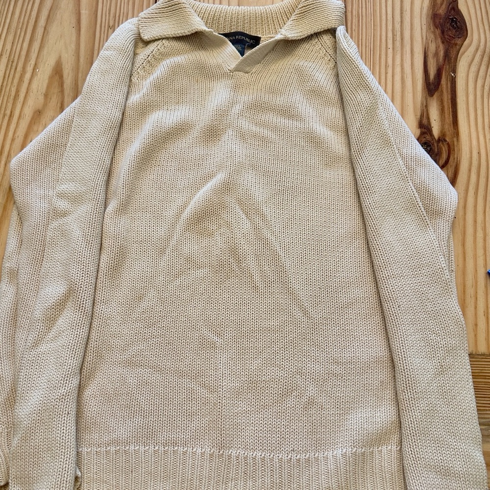 Banana Republic V-Neck Sweater in Cream